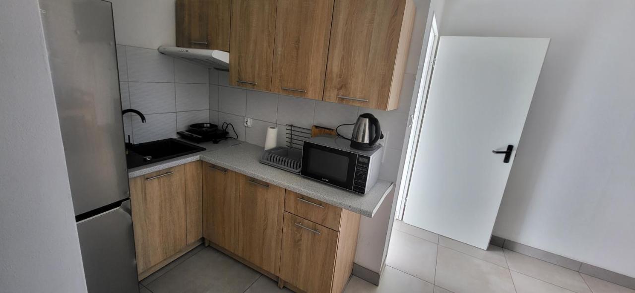 Noclegi Tuszyn M Exteriör bild